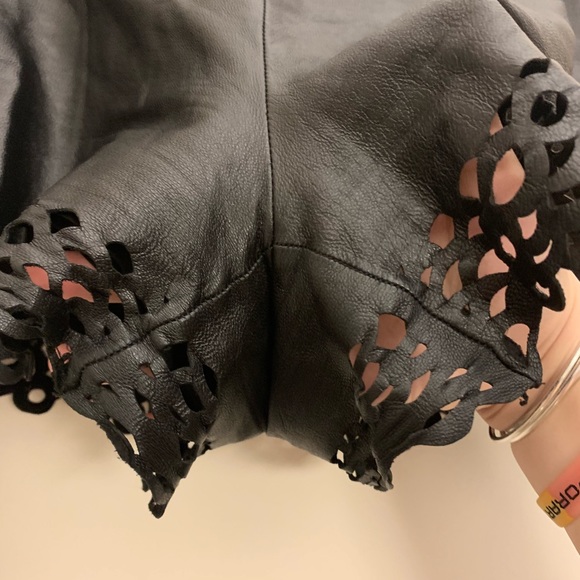 Diane von Furstenberg Andi Lasercut Leather Short - Picture 3 of 8